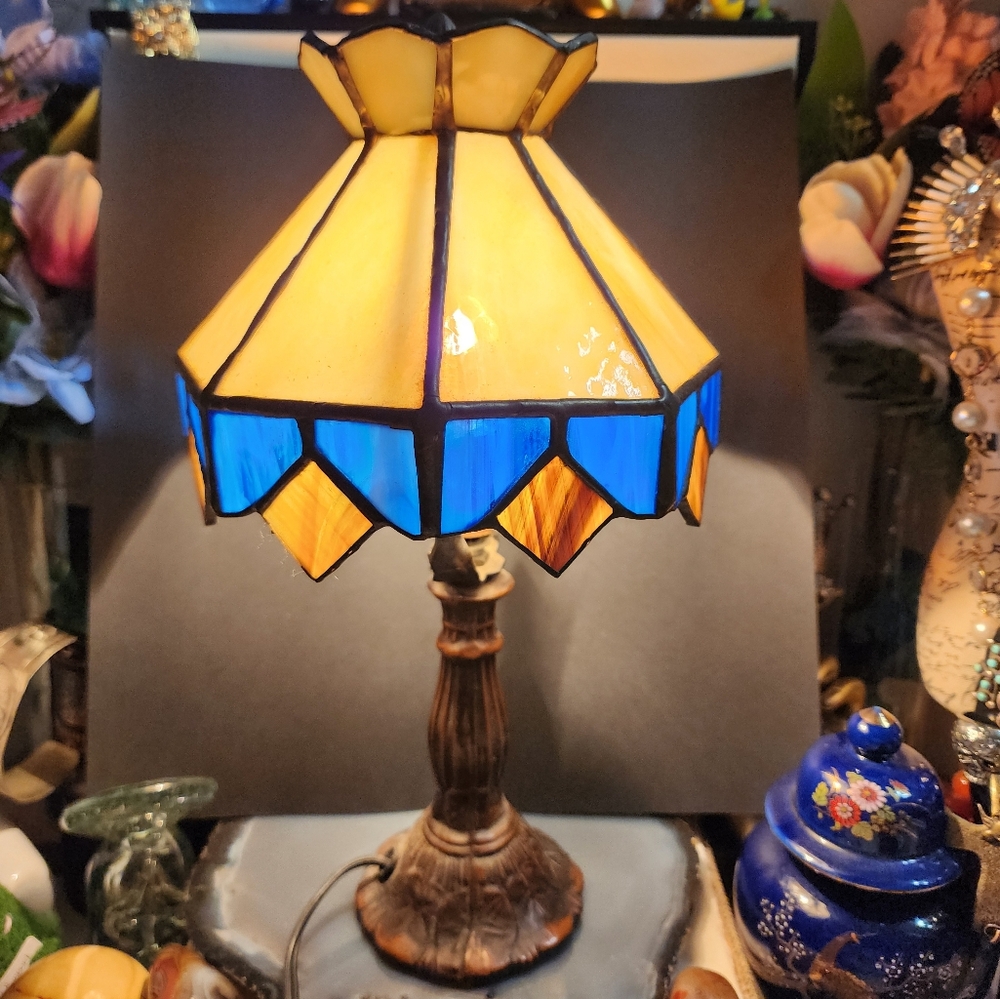 Vtg Stained Glass Table Lamp